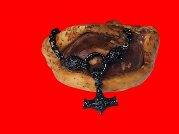 Kette Mit Anhänger "Wölfe & Thorhammer" Schwarz